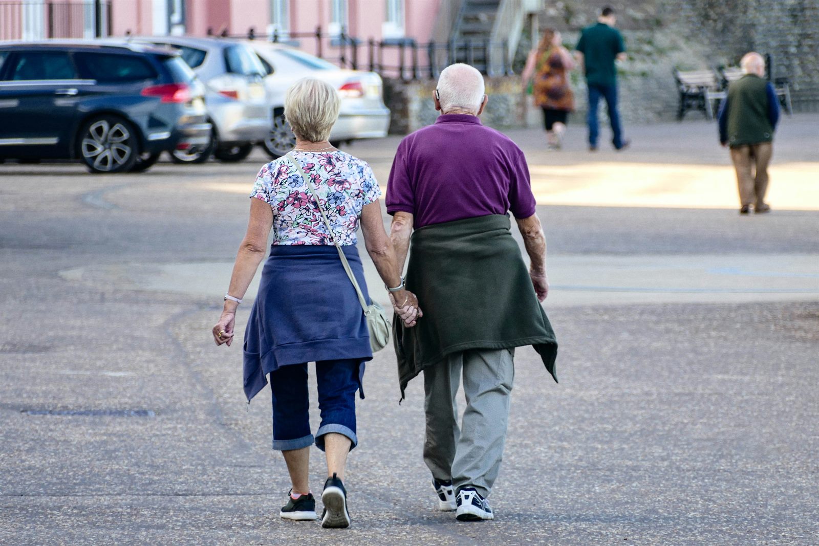 An older worker and a younger colleague collaborating at a modern workplace, illustrating a multigenerational workforce